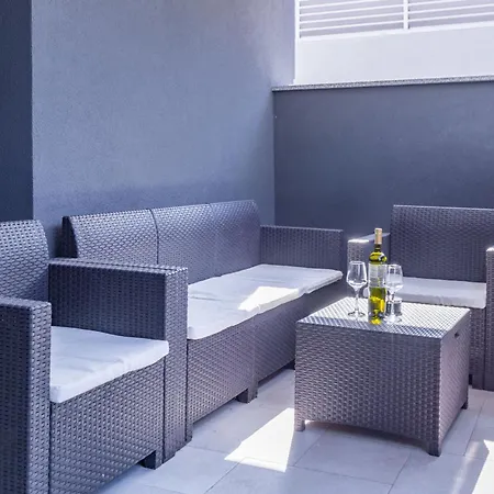 Km 1 Exclusive アパート *