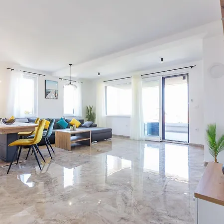 Km 1 Exclusive * ザダル