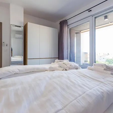 Km 1 Exclusive ザダル